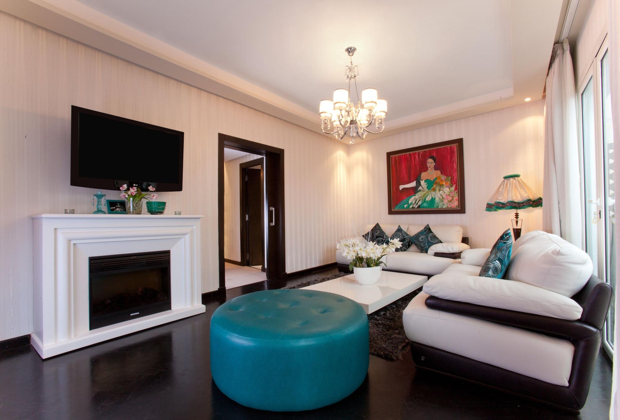 Art Palace & Casa Blanca
